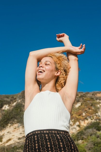 A Flowing Ensemble Perfect for a Radiant Summer Day