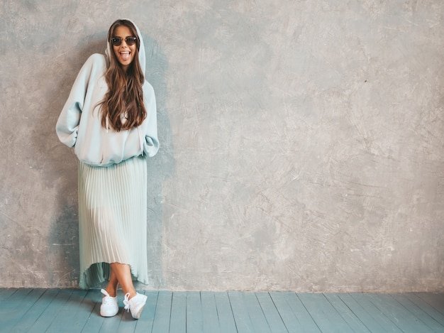 Mastering the Art of Casual-Chic Skirt Styling