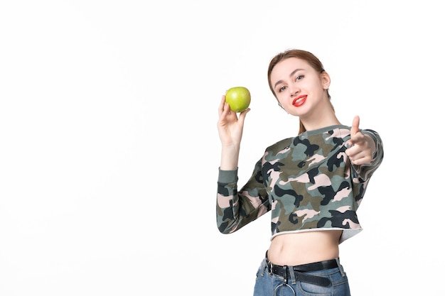 Styling Tips for Flattering an Apple Body Shape