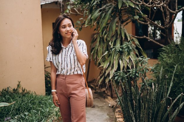 Styling Tips for Wide Leg Cropped Pants This Summer