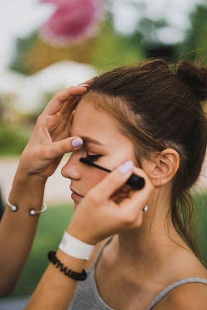 Using Concealer to Camouflage Vitiligo: Tips and Techniques